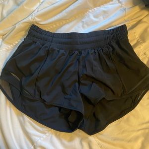 Lululemon low rise hotty hot short 2.5” inseam